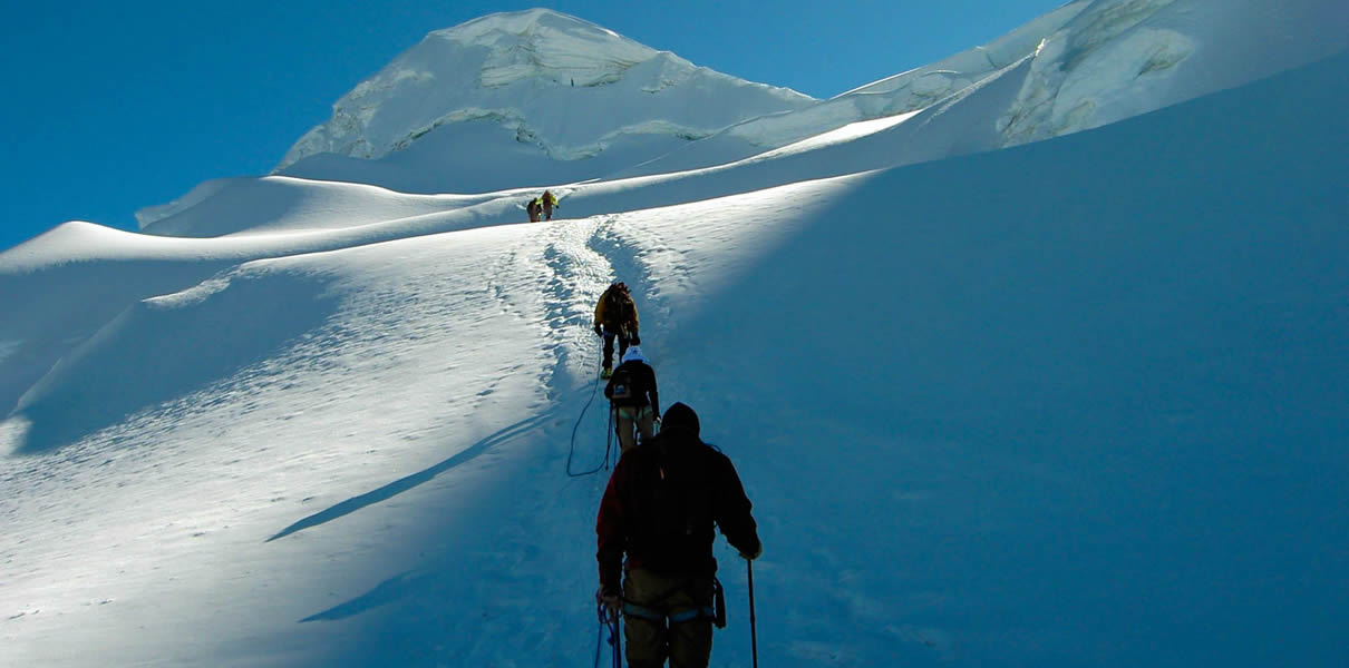 climbing-vallunaraju 2